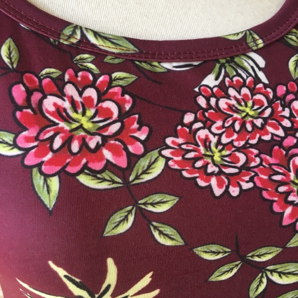 5⭐️Fave! Floral swing dress in burgundy floral - Picture 7 of 8